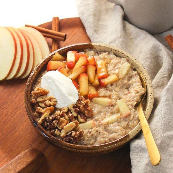 Apple Cinnamon Oatmeal (Stovetop)