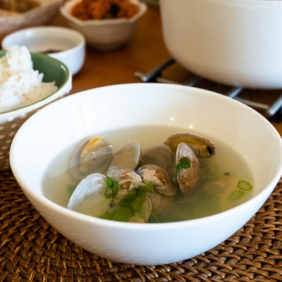 Korean Clam Soup (Jogaetang)