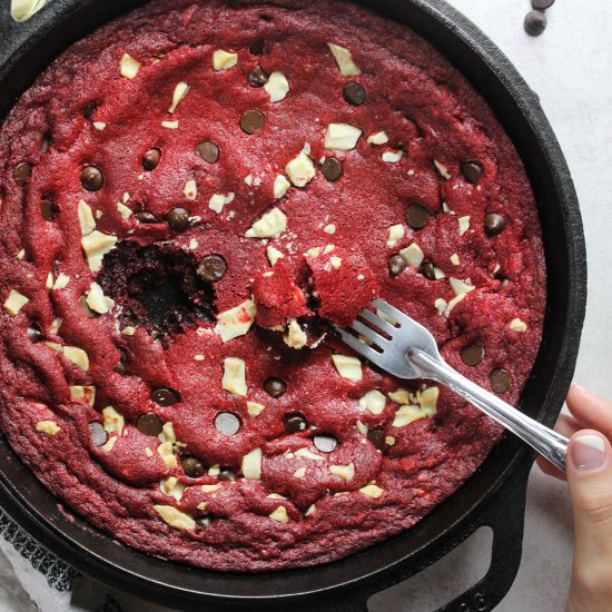 Red velvet skillet cookie