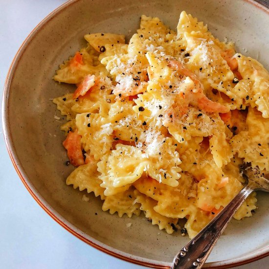 Pasta with smoked salmon and cream