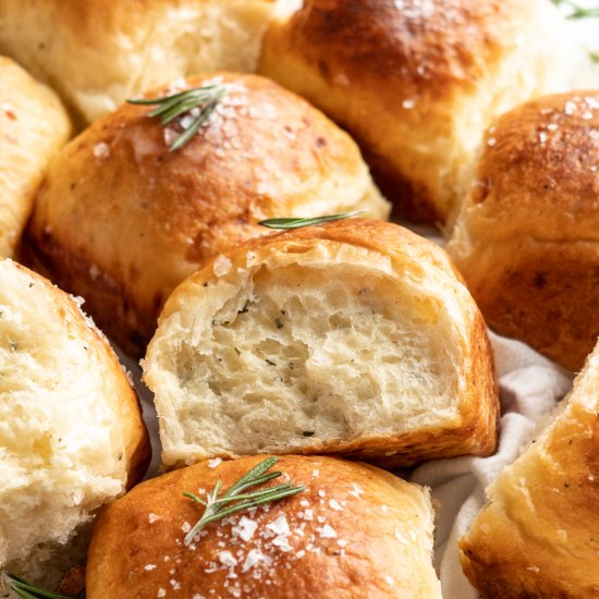 Cheddar Rosemary Dinner Rolls