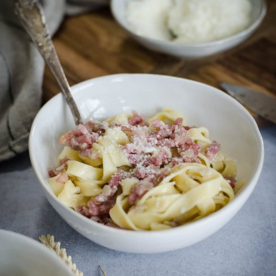 Creamy Bacon Pasta with Onion