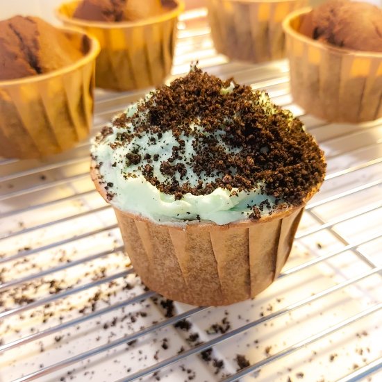 Chocolate Mint Dirt Cupcakes