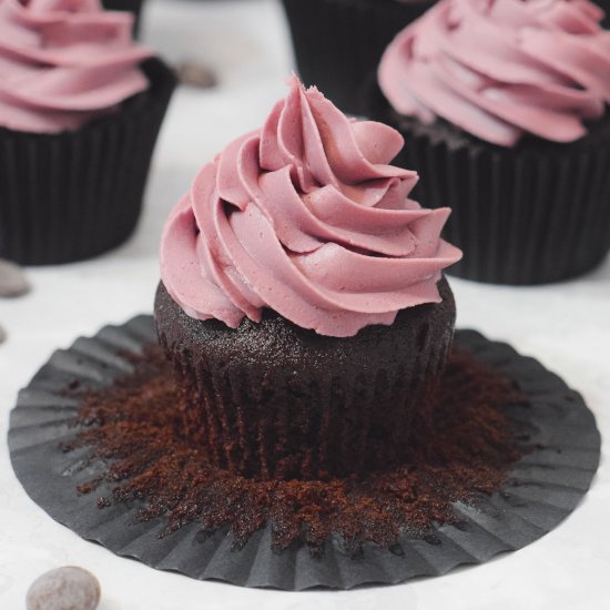 Chocolate Cupcakes w Pink Frosting