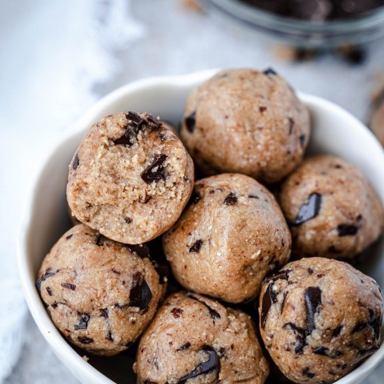 HEALTHY COOKIE DOUGH BITES