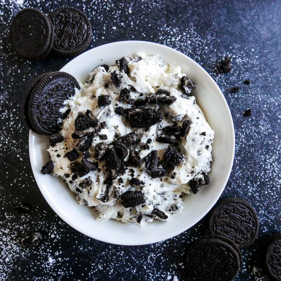 Creamy Oreo Dip (5 ingredients)