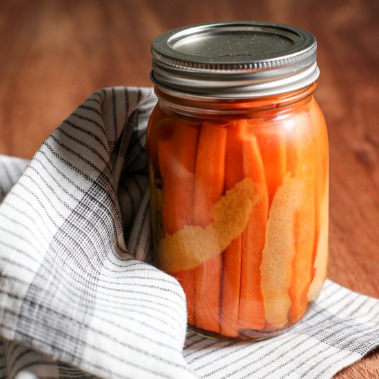 Whole30 Spicy Pickled Carrots