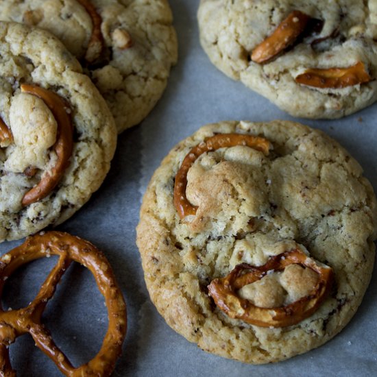 Chocolate and pretzel cookies