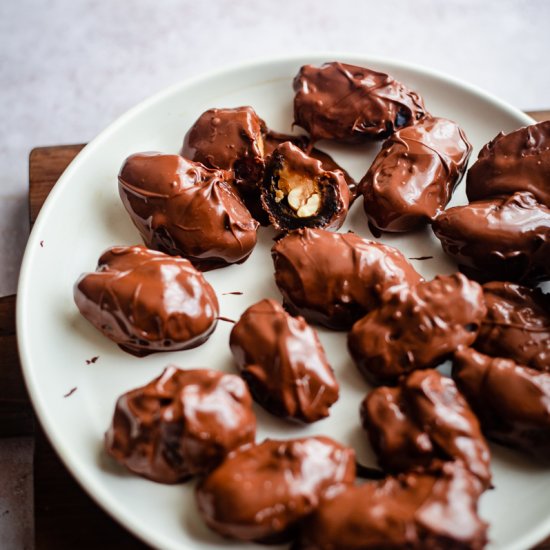 chocolate snickers stuffed dates