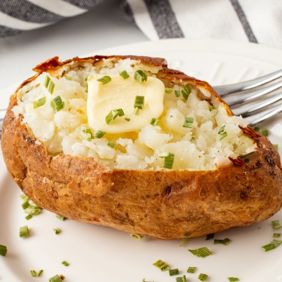 Easy Air Fryer Baked Potatoes