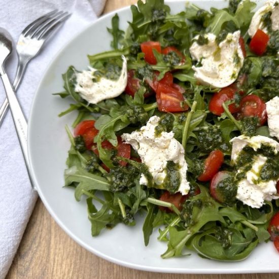 Simple Arugula Burrata Salad