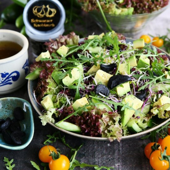 Green Superfood Salad with Black Ga