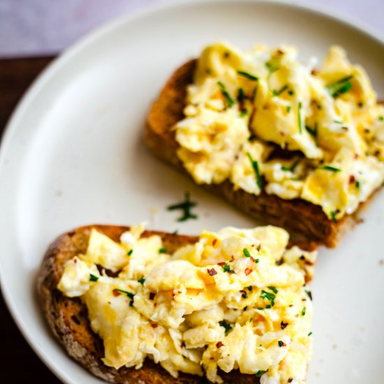 scrambled eggs with chilli