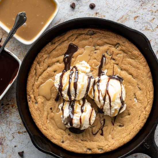 PIzookie (Cookie Pizza)