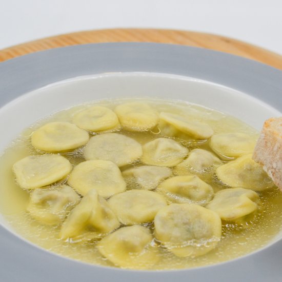 Anolini di Parma in Brodo