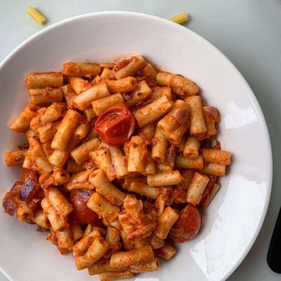 Vegetarian Macaroni and Tomatoes