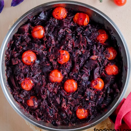 Quick braised red cabbage