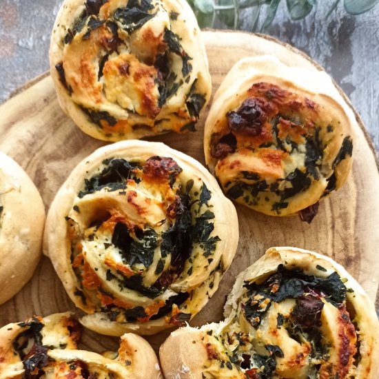 Spinach,feta &sundried tomato rolls