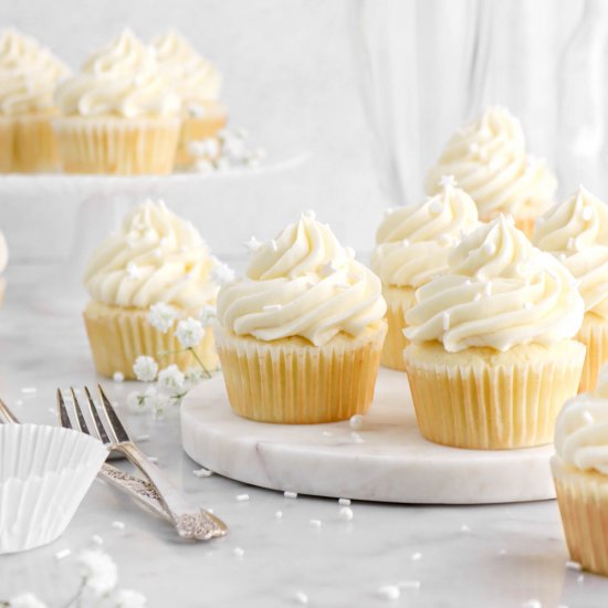 Vanilla Cupcakes (easy and moist!)