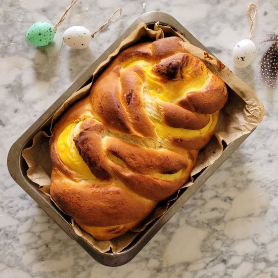 Plaited bread with custard filling