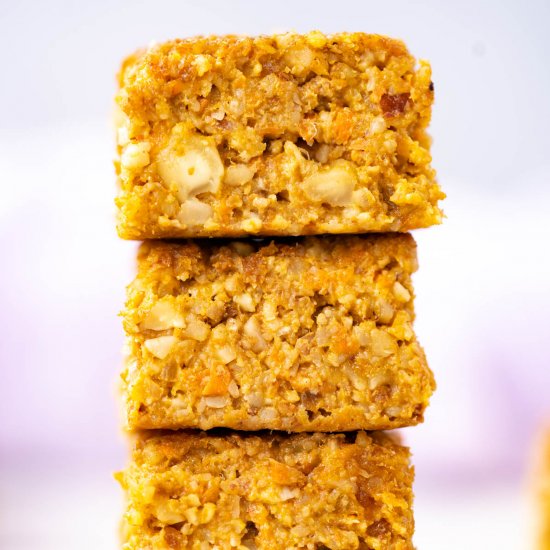 CARROT CAKE OATMEAL BREAKFAST BARS