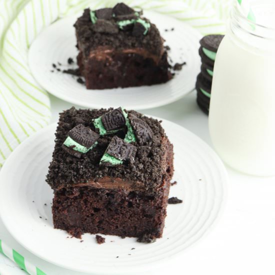 Mint Oreo Poke Cake