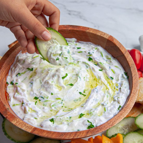 Easy Tzatziki Sauce {5 minutes}