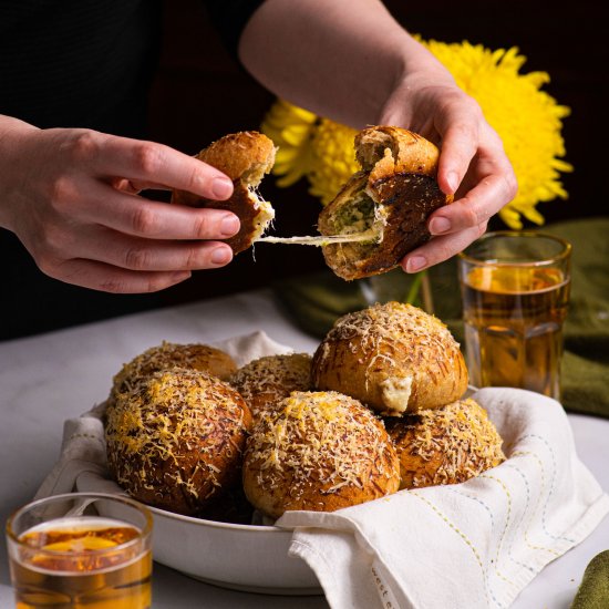 Pesto Shallot Cheese Buns