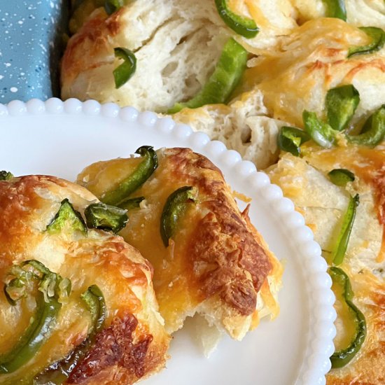 Cheddar Jalapeño Pull Apart Bread