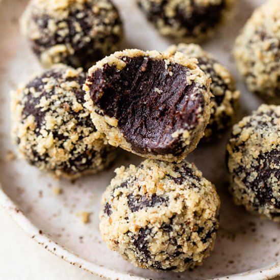 Chocolate Brownie Date Balls