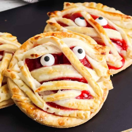 Mummy Halloween Cherry Hand Pies