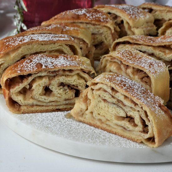 Mums Apple Strudel