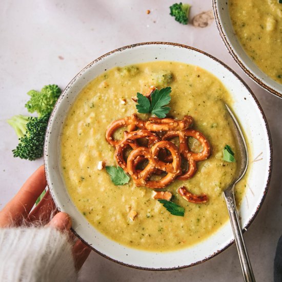 Vegan Broccoli Cheddar Soup