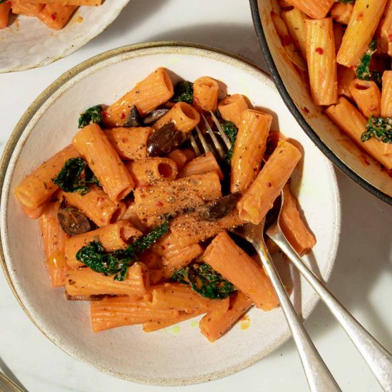 Creamy Harissa Pasta w- White Beans