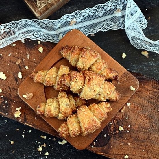 Mini peanut croissants