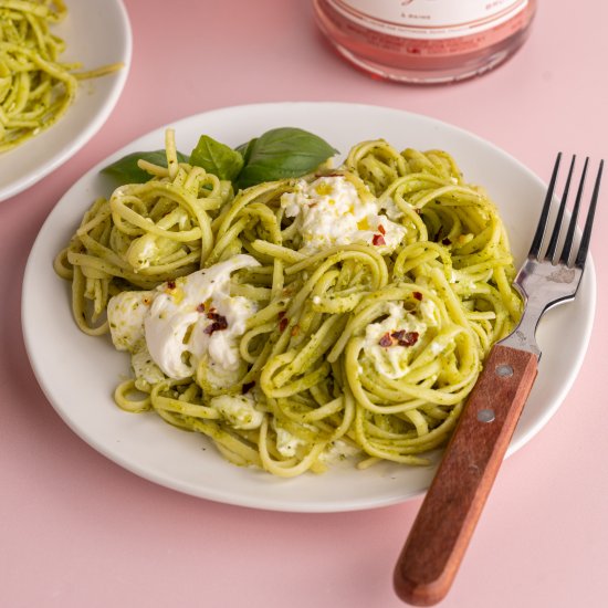 5-Ingredient Burrata Pesto Pasta