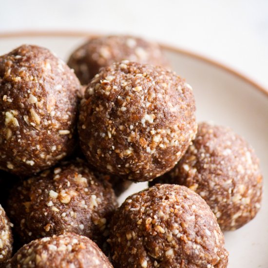 Date and Nut Energy Bites