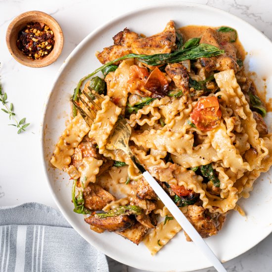 Healthy Tuscan Chicken Pasta