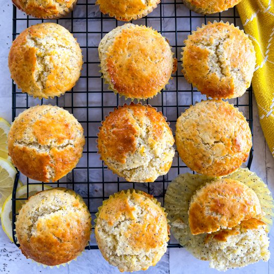 Lemon Poppy Seed Muffins (Easy!)