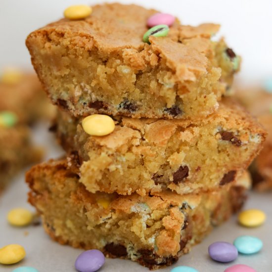 Easy and Chewy M&M Blondies