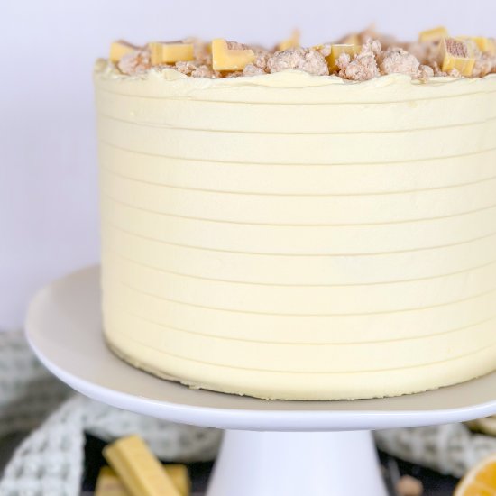 Lemon KitKat Cake