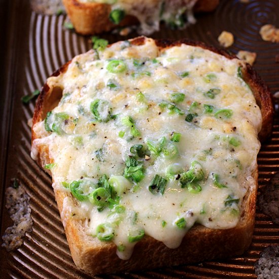 Chili cheese toast