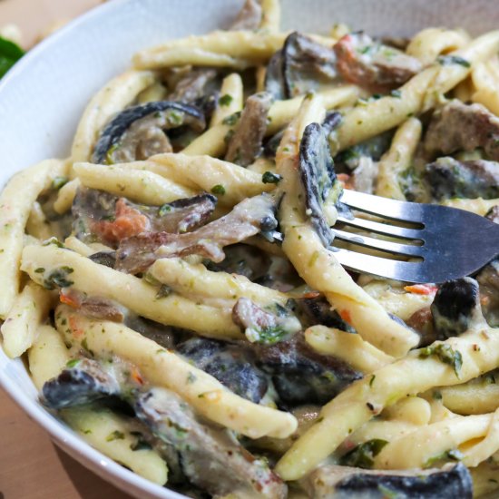 Pasta with mushrooms & cashew cream