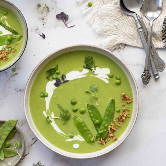 Pea soup with crunchy snow peas