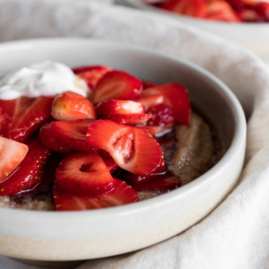 Amaranth Porridge with Strawberries