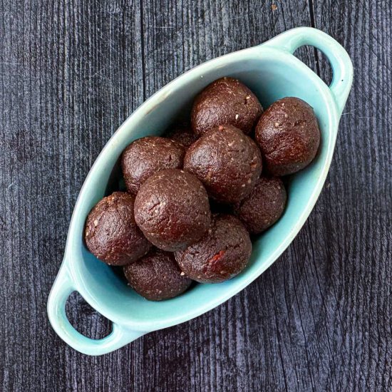 Easy No Bake Mocha Maca Balls