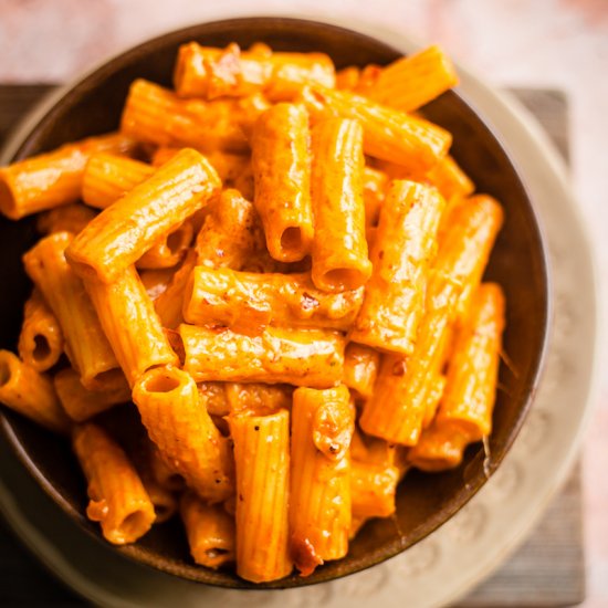 easy, creamy & spicy harissa pasta