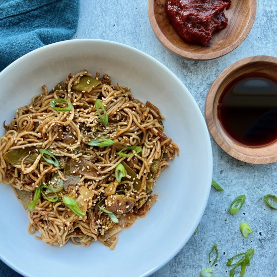 Veggie Ramen with Gochujang Sauce