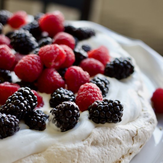 Easy Vanilla Bean Pavlova