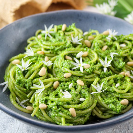 Vegan wild garlic pesto